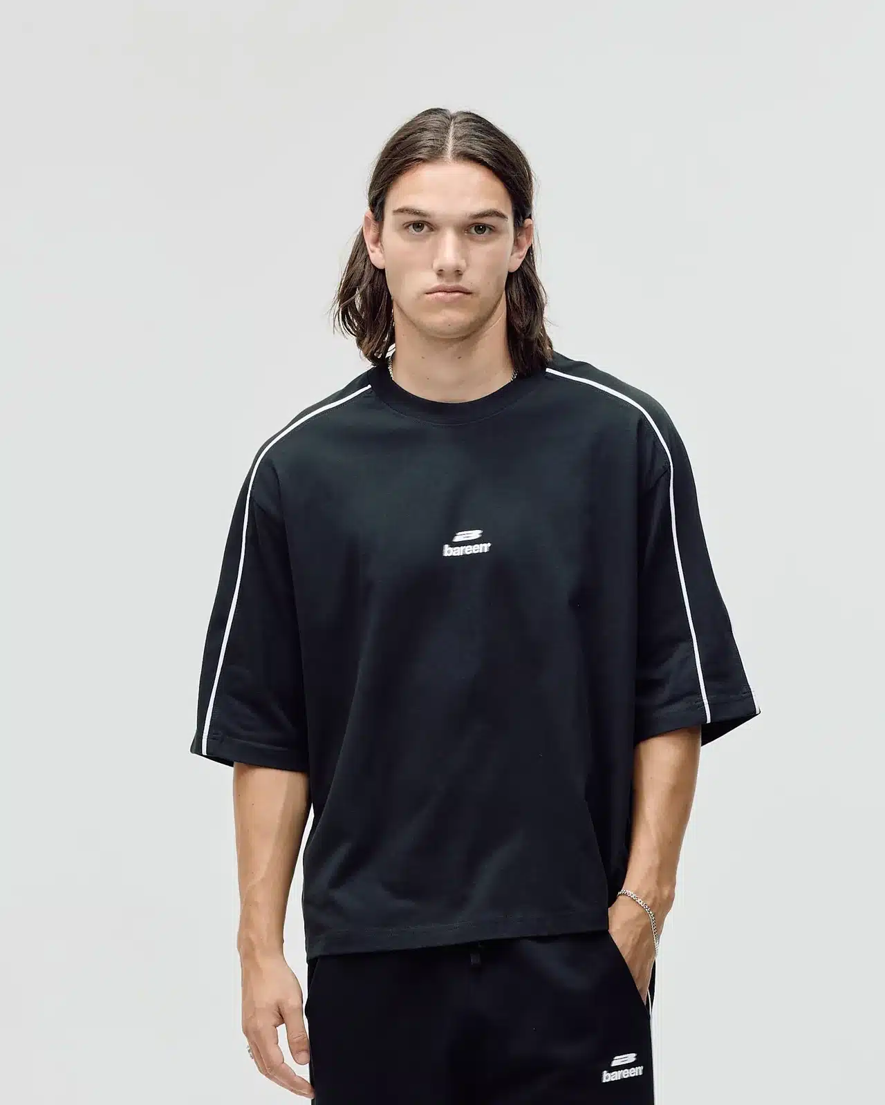 OVERSIZED BLACK LOGO TEE